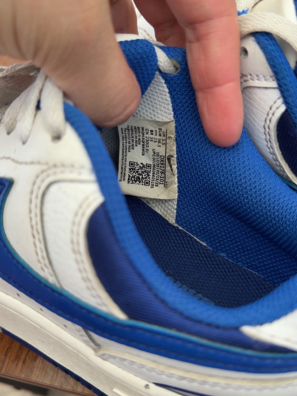 Nike Kids White and Blue Low-Top Sneakers